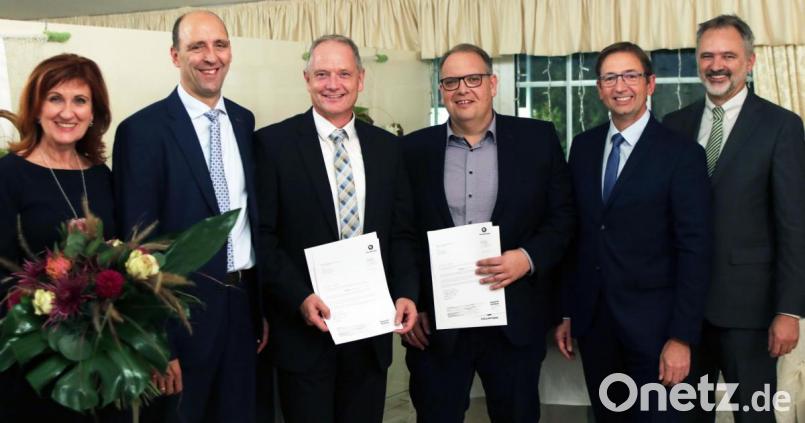 Die neuen Prokuristen der Harald Gollwitzer GmbH mit Geschäftsleiterin Andrea Gollwitzer (links), Firmenchef Harald Gollwitzer (Zweiter von links) und BBIV-Geschäftsführer Martin Schneider (rechts): Manfred Brunner, Christian Stolper und Hans Götz (von links). Bild: lst