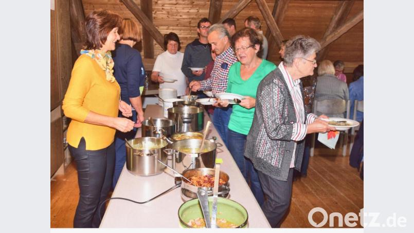 Die Teilnehmer konnten unter zehn Suppen und Eintöpfen wählen. Bild: no