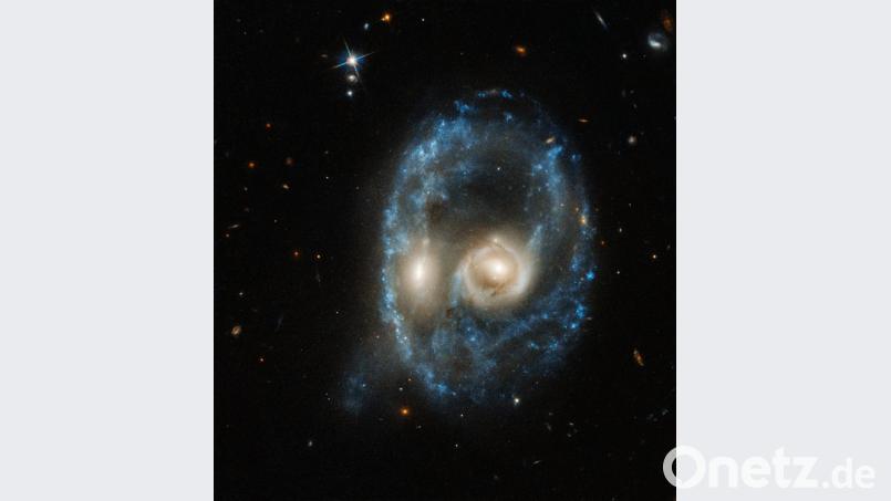 Das Weltraumteleskop „Hubble“ hat eine ungewöhnliche Galaxienkollision abgelichtet. Bild: Space Telescope Science Institut/ESA/Hubble/dpa