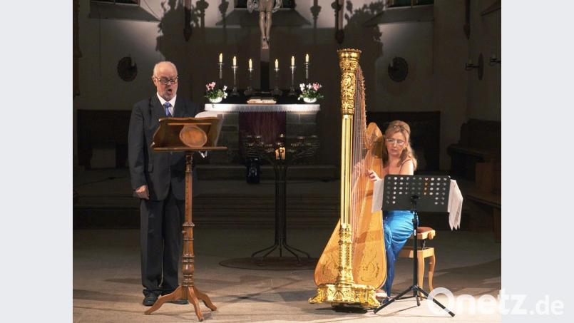Harfinistin Jana Boušková und Kammersänger Thomas Thomaschke (Bass) werden am 8. November in der Stadtpfarrkirche Werke von Smetana und Dvorak darbieten. Der Eintritt ist frei. Bild: exb