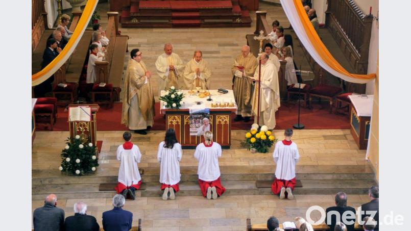 Viele Gläube aus beiden Pfarreien waren zur Installation von Pf Johann Hofmann in die Hirschauer Pfarrkirche gekommen. Bild: fdl