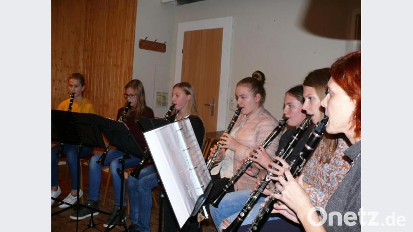 Die Klarinetten-Combo sorgte für die musikalische Umrahmung des Pfarr-Cafés in Unterauerbach. Bild: ga