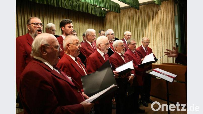 Der Chor des MGV glänzte beim Festkommers mit hörenswerten Vorträgen und bewies seine Leistungsfähigkeit. Besondere Konzerte will der Gesang- und Orchesterverein Friedenfels seinem Publikum auch in Zukunft bieten. Bild: roh