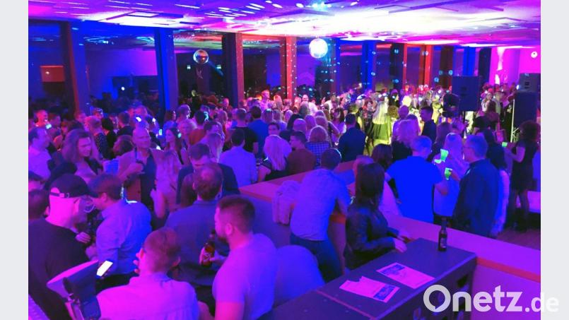 Da geht die Post ab: Bis in die frühen Morgenstunden des sonntags wird bei „Just friends – Die Party von Freunden für Freunde 6.0“ in der Mensa der OTH Weiden abgefeiert. Bild: lst