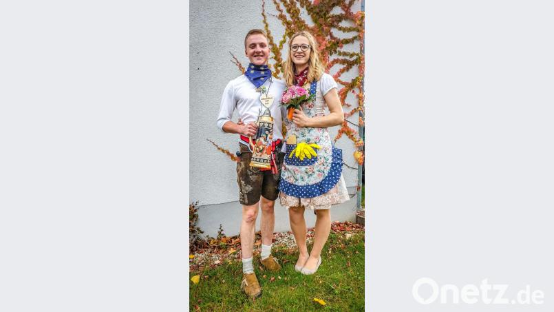 Das neue Atzmannsrichter Oberkirwapaar Nicole Bäumler und Andreas Hager. Bild: kow