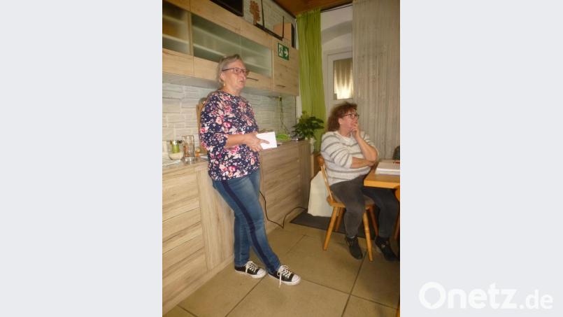 Agnes Feuerer führte unter dem Titel „Schatten im Garten – (k)ein Problem“ vor Augen, dass es viele Möglichkeiten gibt, schattige Flecken mit Blumen, Sträuchern und Pflanzen zu einer Augenweide zu machen. Bild: mad