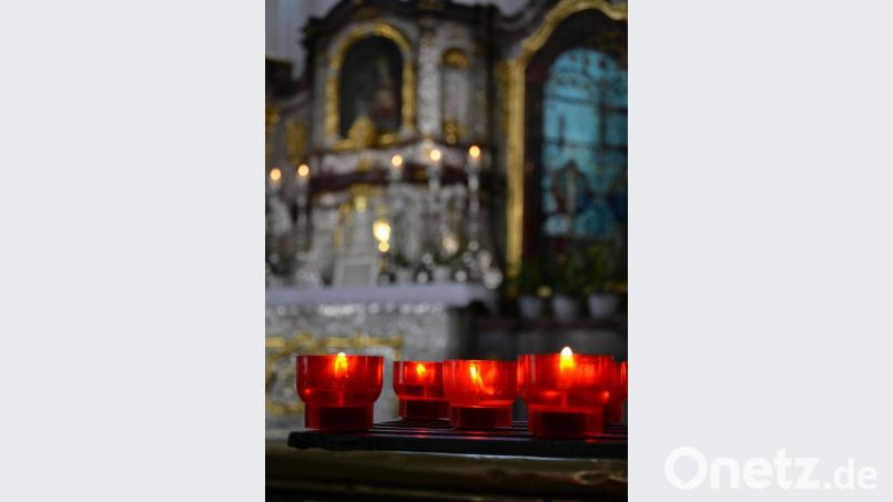 Manchen hilft ein Gang in die Kirche, um die Trauer zu verarbeiten. Bild: sfo