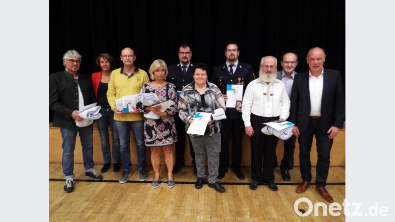 Auszeichnungen gab es auch für die fleißigen Funktionäre. Bild: e