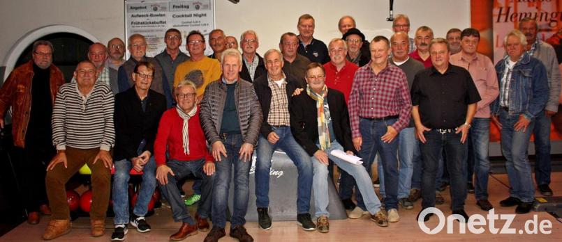 31 ehemalige Bundesgrenzschützer treffen sich nach 45 Jahren wieder. Organisator ist Günther Six (sitzend, vorne). Bild: R. Kreuzer