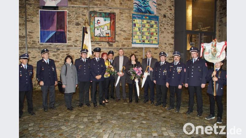 Die Gaisthaler Feuerwehr machte sich zum Schirmherrenbitten für das 150-jährige Jubiläum im Jahr 2020 auf. Festleiter Audi Lurbiecki (Fünfter von links) und Vorsitzender Alois Sorgenfrei (Vierter von rechts) freuten sich über die Zusage von Christian Weinfurtner, Marianne Schieder und Karl Holmeier. Bild: mmj