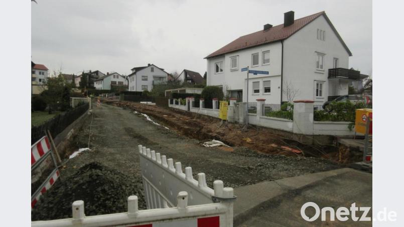 Neue Leitungen, darunter auch eine für Gas und ein Leerrohr für Glasfaserkabel lässt die Stadt in der Galgengasse verlegen. Möglicherweise noch im November, spätestens aber im Dezember sollen die Arbeiten abgeschlossen sein. Bild: ui