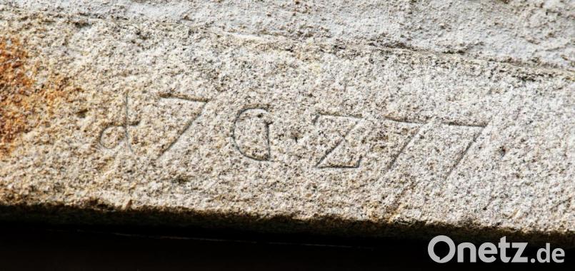 Die Jahreszahl 1777 auf dem Türstock des Haupthauses. Denn das Anwesen ist nicht nur dem Stadtbrand von 1796 zum Opfer gefallen sondern auch 25 Jahre zuvor. 1771 loderte bereits der ganze Ort. Bild: JOCHEN NEUMANN
ERBENDORF