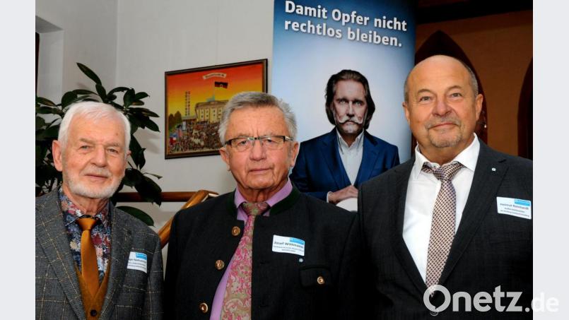 Verabschiedung und Amtseinführung beim Weißen Ring. Von links: Rüdiger Niethammer, Josef Wittmann und Helmut Reinhardt. Bild: Stephan Huber