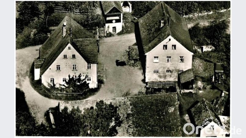 Die Älteren werden es noch wissen: Bis 1968 stand das alte Wirtshaus in Breitenbrunn, rechts davon der Stadel, im Norden schon die damalige Alm. Repro: ge