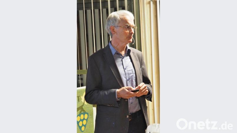 Konrad Otto-Zimmermann im Vortrag in Weiden. Bild: Bühner