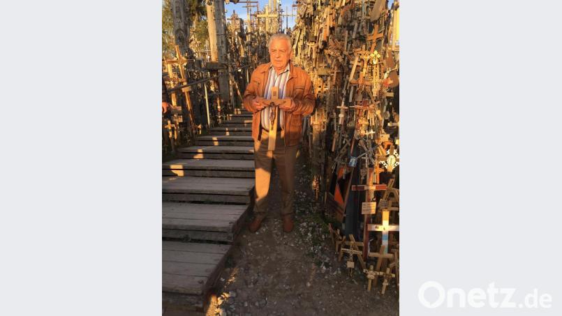 Auf dem Berg der Kreuze gesellt sich seit kurzem ein weiteres dazu: Das Kreuz des Fränkischen Sängerbunds Hersbruck hat MGV-Vorsitzender Hans Steger saniert und gestiftet. Bild: cs