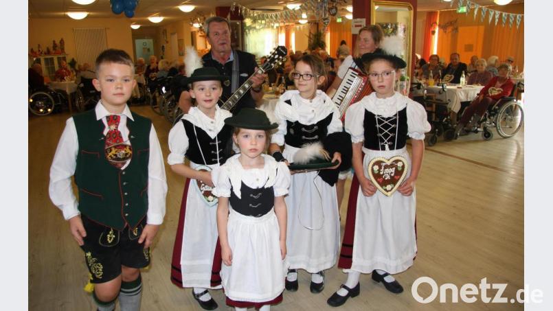 Der Nachwuchs aus Windischeschenbach war zweifellos der Höhepunkt beim Kirchweihfest im Haus &quot;Steinwaldblick&quot;. Bild: wro