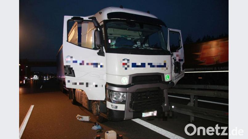 Nach dem Unfall eines Lastwagen war die A93 am Dienstagmorgen bei Windischeschenbach gesperrt. Bild: wro