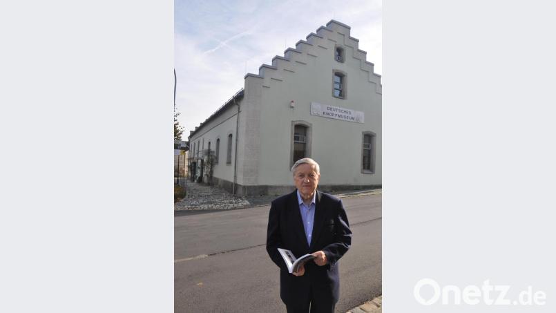 In seinem neuen Buch "Leben in altern Häusern - Östlicher Landkreis Tirschenreuth II" findet sich auch das Knopfmuseum in Bärnau. Hösl beschreibt die Veränderung des alten Bauwerks zur modernen Museumsstätte. Bild: ws