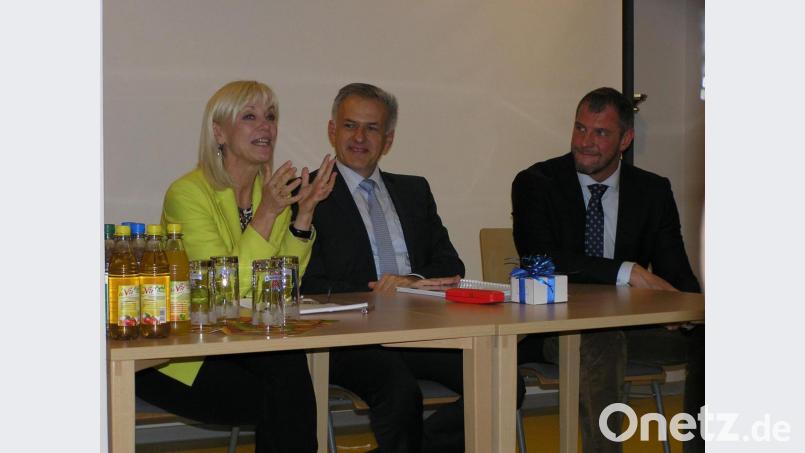 Staatssekretärin Carolina Trautner (von links) stand den Fragen der Gäste bei der Veranstaltung zum Thema Pflege- und Wohnprojekte in der Region gemeinsam mit CSU-Landratskandidaten Roland Grillmeier und CSA-Kreisvorsitzenden Huberth Rosner Rede und Antwort. Bild: öt