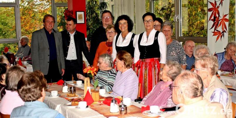 Die Zupfer-Moidln aus Neustadt bereicherten den VdK-Nachmittag mit Liedern. Bild: zer