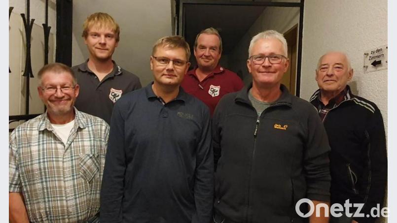 Erfolg hat der 1.-FCN-Fanclub im Gründungslokal „Weißes Rößl" beim Herbstpreisschafkopf mit (von links): Dieter Reber, Gerald Bublat, Erhard Strobel, Peter Späth, Norbert Gleißner und Hans Elling. Bild: le