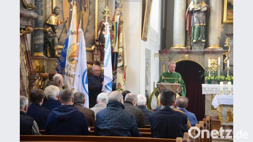Domvikar Monsignore Harald Scharf predigt im Festgottesdienst vor der Jahreshauptversammlung der Katholischen Männer- und Vätergemeinschaften der Diözese Regensburg. Bild: bey