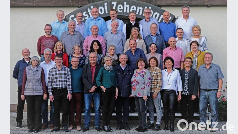Große Freude herrscht beim Wiedersehen bei den Teilnehmern am Klassentreffen. Bild: twi