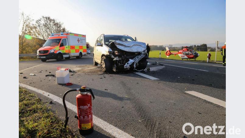 Der VW der 58-jährigen Frau wurde komplett zerstört. Bild: Roland Wellenhoefer