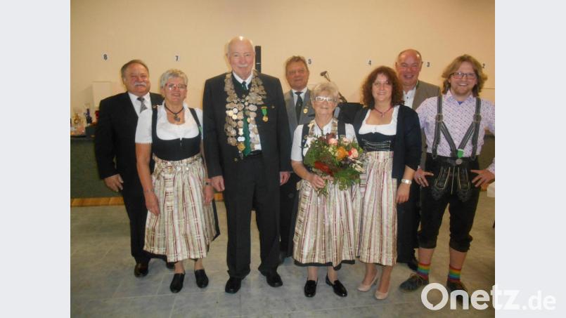 Die aktuelle Königsproklamation der SG Tell Kümmersbruck stand diesmal unter einem besonderen Vorzeichen: Zugleich galt es nämlich &quot;20 Jahre Schlosswirtschaft Kümmersbruck&quot; zu feiern. Diese ist bekanntermaßen auch das Domizil der Schützengesellschaft. Bild: e