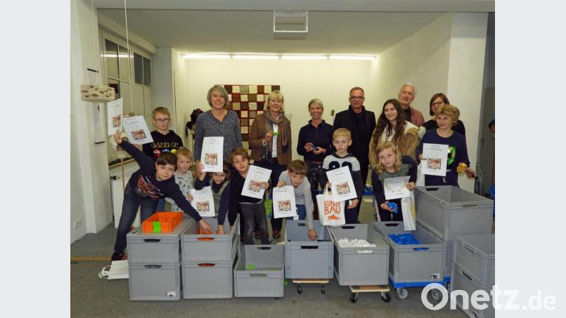 Beim sechsten Turmbau zu Weiden haben sich alle Baumeister einen Preis verdient. 14.000 Bausteine standen den jungen Talenten für die Gestaltung ihrer Lebensräume zur Verfügung. Bild: Winkler