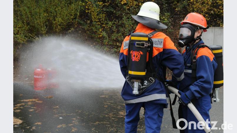Propangasflaschen müssen gekühlt werden, damit sie nicht zu heiß werden und explodieren. Bild: gf