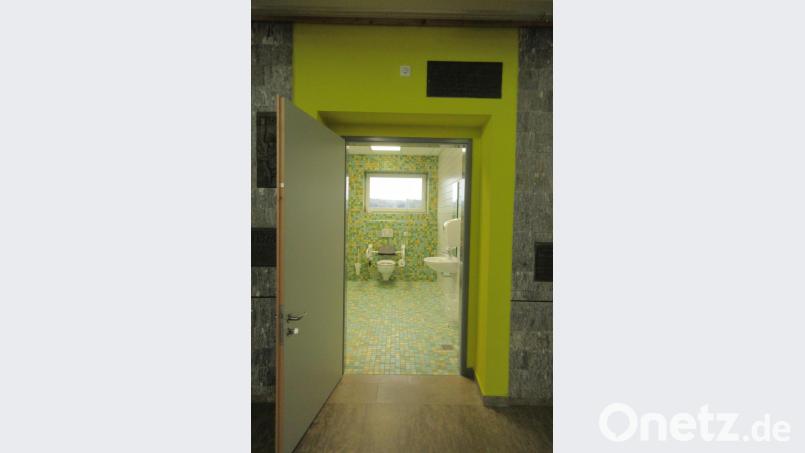 Die Umbauarbeiten der Grundschule Neustadt sind abgeschlossen. Neu ist eine behindertengerechte Toilette im Erdgeschoss. Bild: Uwe Ibl