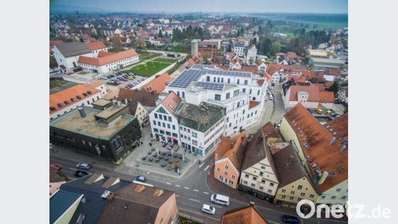 Das ist natürlich nicht der Storg in Sulzbach-Rosenberg, aber das frühere Großkaufhaus Paul in Dillingen an der Donau kann als Beispiel dienen, wie das Unternehmen Rinkenburger Objektbau in markante Leerstandsimmobilien neues Leben einziehen lässt. Bild: Rinkenburger Objektbau