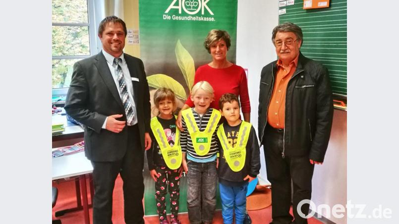 Stephan Veigl (links), Uschi Huber von dem Sonderpädagogischen Förderzentrum Tirschenreuth (mitte), Erwin Jaspers (rechts) Bild: hai
