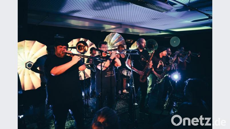 Die "Youngblood Brass Band" in der "Sünde". Bild: exb/Jens Bodenstein