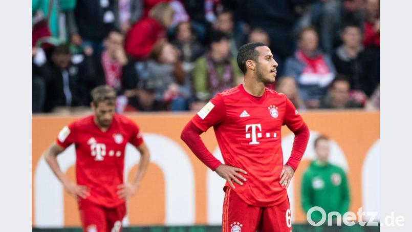 Frust bei Bayern und Thiago: Die Ergebnisse stimmen im Großen und Ganzen, doch der Spielstil der Münchener gibt große Rätsel auf. Vor allem Thiago kann derzeit die Erwartungen überhaupt nicht erfüllen. Bild: Matthias Balk