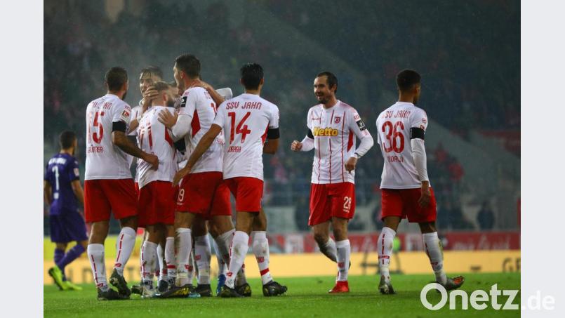 Jahn feiert doppelt: Erst Schneiders Fallrückzieher, dann Grüttners Konterabschluss. Bild: Sascha Janne