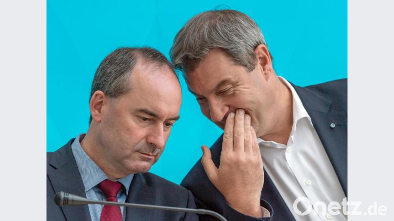 Duzfreunde an der Regierung: Hubert Aiwanger (links) und Markus Söder. Bild: Peter Kneffel/dpa