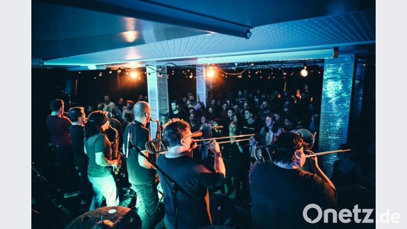 Wie eine Rockband, nur mit anderen Mitteln: die "Youngblood Brass Band" in der "Sünde". Bild: exb/Jens Bodenstein