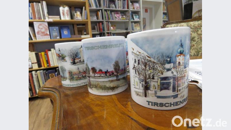 Nette Variante: Zum Kalender gibt es Kaffeebecher mit den einzelnen Monatsmotiven. Bild: ubb