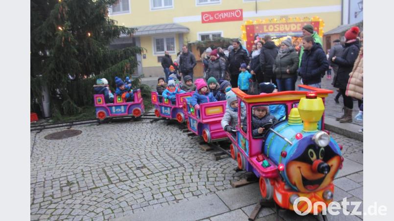 Die Kindereisenbahn am Marktplatz ist bei allen Festivitäten ein Anziehungspunkt für die Familien. 2021 steht das Heimatfest im Kalender. Bild: frd