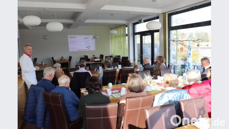 Konrad Zant (rechts) und Christian Züllich (links) freuten sich über zahlreiche Interessenten. Bild: Stadt Tirschenreuth