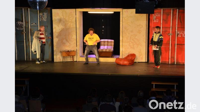 Bei der Ladies Night in der Stadthalle kreischten die Frauen angesichts der gezeigten Striptease-Show. Bild: dob