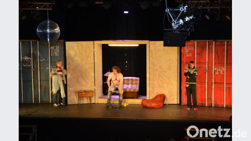 Bei der Ladies Night in der Stadthalle kreischten die Frauen angesichts der gezeigten Striptease-Show. Bild: dob