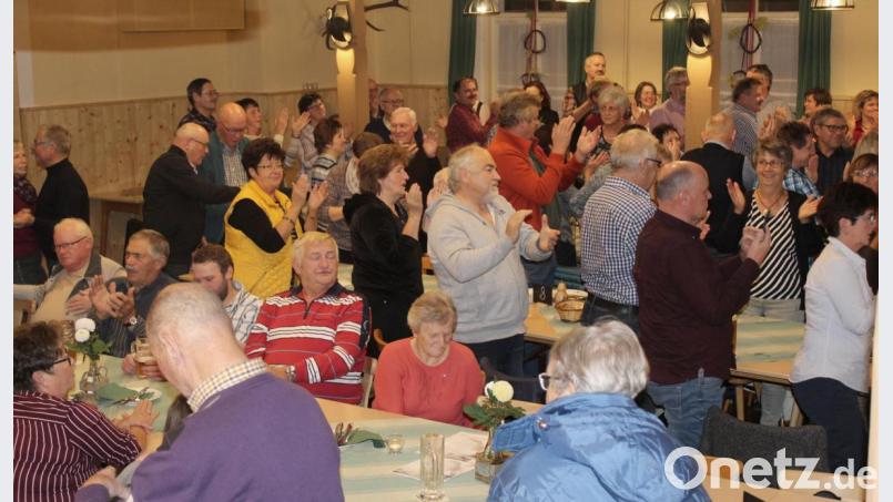 Das Publikum ist begeistert, klatscht, schunkelt und am Ende gibt es stehende Ovationen. Bild: Schönberger, Ferdinand [fsb]