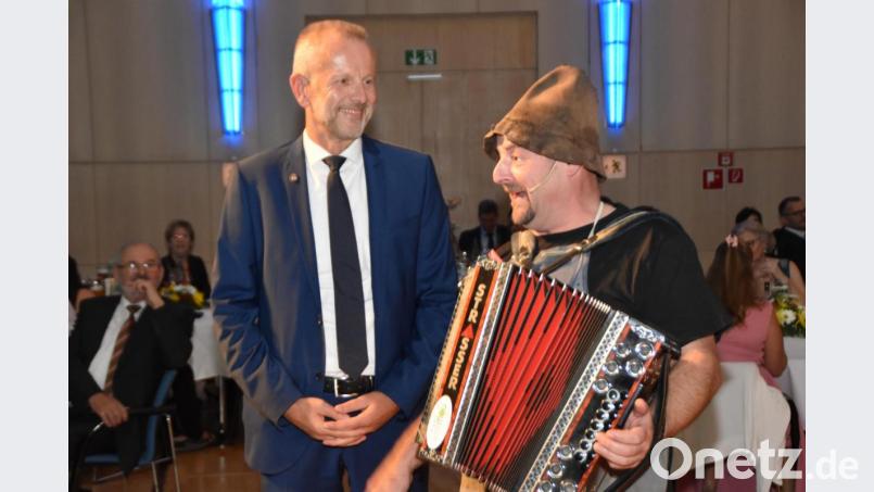 &quot;Lucky&quot; und Polizeivizepräsident Thomas Schöninger (Regensburg). Bild: hcz