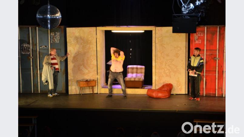 Bei der Ladies Night in der Stadthalle kreischten die Frauen angesichts der gezeigten Striptease-Show. Bild: dob