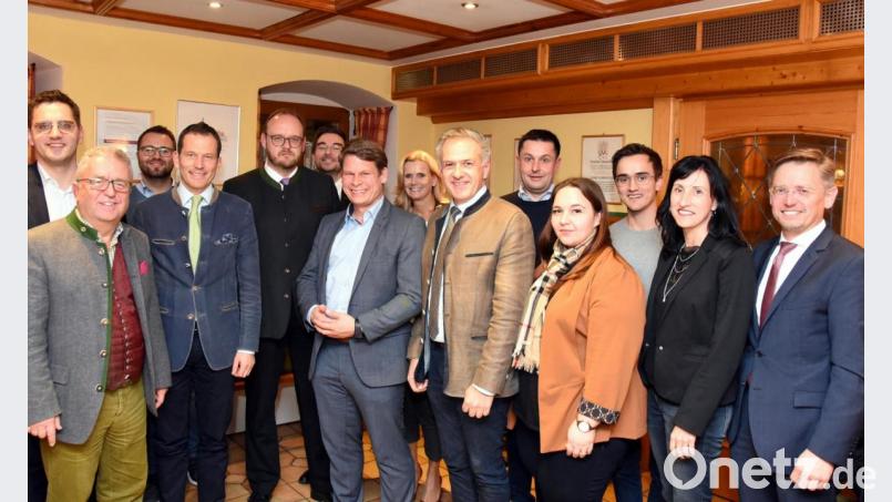 Bei der Tagung in Windischeschenbach fordert die Bundeswahlkreiskonferenz der CSU nochmals nachdrücklich den Verlauf des Süd-Ost-Links entlang der A93. Bild: exb/CSU