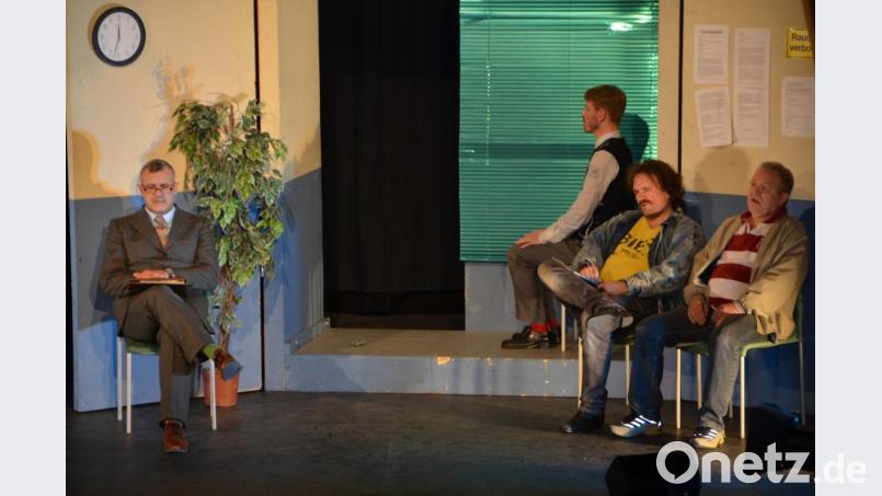 Noch hängen die Männer auf dem Arbeitsamt herum. Bild: dob